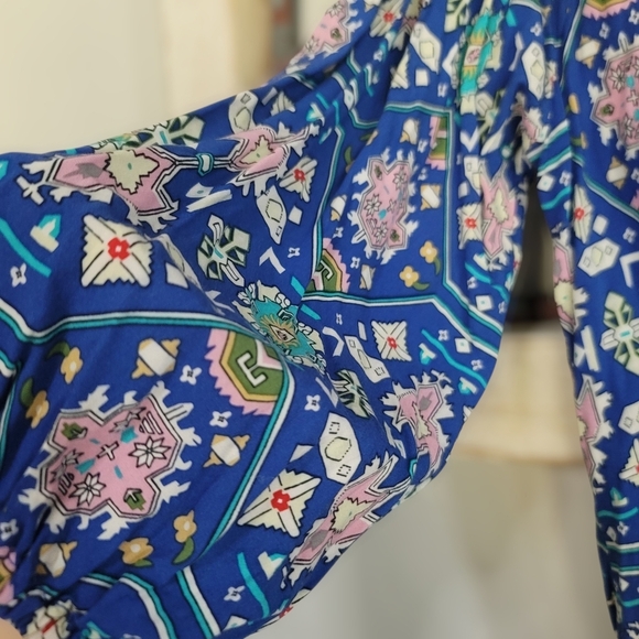 *NWOT* Crosby By Mollie Burch Blue Tribal Print Peasant Blouse, Sz L - Picture 3 of 4